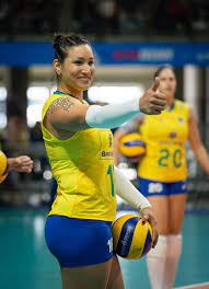 Atua como oposta da seleção brasileira de vôlei feminino. Tandara Demonstra Preocupacao Com Treinamentos Na Europa Qual Pais Vai Abrir Espaco Pra Gente Poder Treinar Surto Olimpico