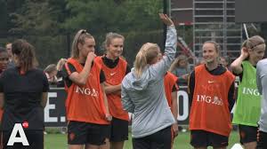 In de tweede helft was het spel van de leeuwinnen nog stééds behoorlijk bleu. Geen Huldiging Voor Oranje Leeuwinnen Na Nederlaag Tegen Vs At5