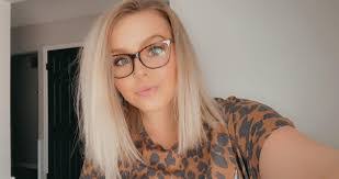 Courtney Hooker's Instagram, Twitter & Facebook