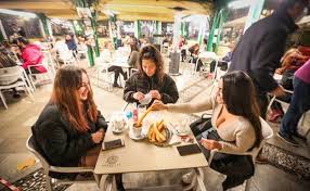 Así afectan las nuevas restricciones a los centros comerciales en la comunidad valenciana. Nuevas Medidas En Andalucia Todas Las Restricciones Que Entran Hoy Toque De Queda Bares Y Comercios Ideal