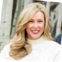 Lisa Ahern's Instagram, Twitter & Facebook