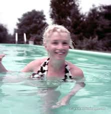 Milton Greene Marilyn Monroe Swimming Pool Sitting Marilyn Monroe Photos Milton Greene Marilyn Monroe
