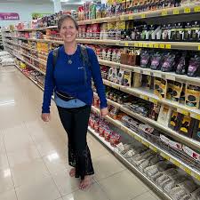 🌿🌼 Barefoot Wisdom Nugget: Let Your Feet Feel! 🌼🌿 Did you know your  feet are incredible information gatherers? Imagine wearing gloves 24/7—your  hands would lose sensitivity, your muscles would weaken, and you'd