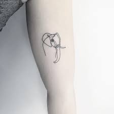 Kleine Tattoos Die Schonsten Trends Und Motive Kleine Tattoos Elefant Tattoo Klein Linientattoos