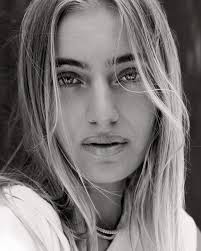 Just a hot girl in her element. Im still obsessed with this shoot.. &  @arriannexo 🤍 #vancouver #fashioneditorial #vancouvermodel #creatorsmag  #fashionphotographer #photographervancouver #yvrphotographer  #flashphotography #yvr