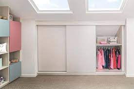 Je cherche à rendre plus moderne mes portes coulissantes qui sont roses en bois de bonjour, j'ai vu passer sur ce site des exemples intéressants de papiers peints sur des portes coulissantes. Quel Type De Porte Choisir Pour Son Placard Ou Dressing Blog Schmidt
