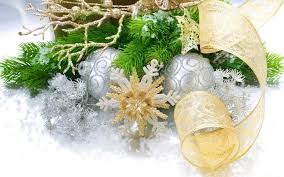 Gold and silver flowers are the perfect way to bring a winter wonderland inside! Silver And Gold Christmas Decoration Beautiful Hd Wallpapers Hd Christmas 1920x1200 Wallpaper Teahub Io