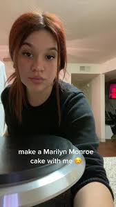 🌹 inspo @baby.cakes.by.karen 🫶🏼 #marilynmonroecake #buttercream  #buttercreamcake #sacramentocakes #fypシ #foryou
