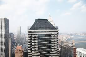Deutsche Bank Completes World S Tallest Roof Mounted Solar Array In Nyc New York City Urban Design Architecture Nyc