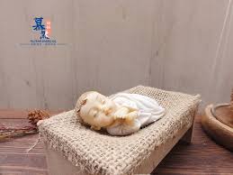 Mari kita ke betlehem untuk melihat apa yang terjadi, yang diberitahukan tuhan kepada kita. Sedikit Kelahiran Yesus Bayi Dalam Palungan Boneka Resin Kerajinan Ornamen Natal Agama Hadiah Anak Kamar Decor Baby Baby Baby Jesusbaby Birth Aliexpress