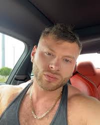 Abbey Odell's Instagram, Twitter & Facebook