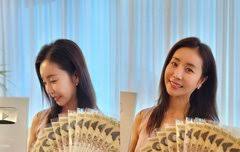 '사업가' 한다감, 5만원 돈부채 들고 인증샷…"부모님 선물, 손수 제작"