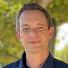 Der Vorsitzende des Wahlvorbereitungsausschusses, Stephan Bernhardt,  berichtete über die bisherige Arbeit. Neben den Kandidaten für das  Bürgermeisteramt