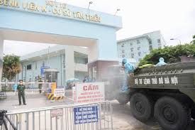 Trước đó, chiều 5/5, bệnh viện bệnh nhiệt đới trung ương cũng bị phong tỏa do có ca dương tính qua hai ngày, bệnh viện này ghi nhận tổng cộng 42 ca nhiễm. Gcovdgy6x3mwhm