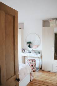 Paint has characteristics all its own that allow for several different colour and style options. Painting Laminate Wardrobes With B Q Charlotte Jacklin