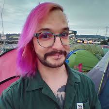 IM burned out.. feeling a bit sorry for myself so I'm going to complain  unreasonably about the festival in any way possible. .One of the bands (I  won't say who) looked at