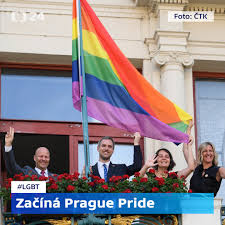 Ten má za cíl mimo jiné přiblížit život leseb, gayů, bisexuálů a translidí (lgbt+). Ct24 Prazsky Magistrat Vyvesil Na Radnici Duhovou Facebook