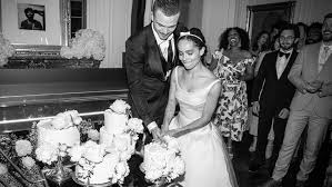 Ο ηθοποιός, μάλιστα, δεν δίστασε να κοιτάξει απευθείας την. Diazygio Gia Th Zoe Kravitz Kai Ton Karl Glusman Meta Apo 1 5 Xrono Gamoy Goba Stileto