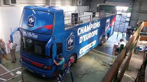 Retrouvez les bus transdev proches de chez vous, et les informations pour préparer votre trajet : Euro 2016 En Bretagne Le Bus A Imperiale Des Bleus N Attendait Que Leur Victoire Le Ploermelais