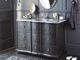 Tendance Un Meuble Ancien Dans La Salle De Bains Le Journal De La Maison Meuble Vasque Bathroom Vanity Meuble Salle De Bain