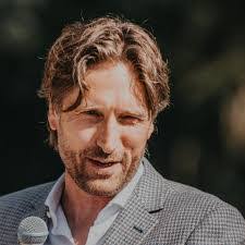 Sameera Hashmi's Instagram, Twitter & Facebook