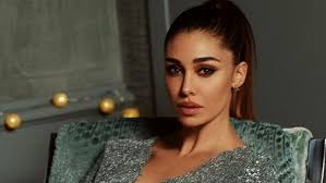 Ma penso che sia una bimba (ride, ndr), lo sento da quando ho saputo di essere incinta, ha spiegato belen a chi. Belen E Incinta Aspetta Un Figlio Da Antonino Spinalbese