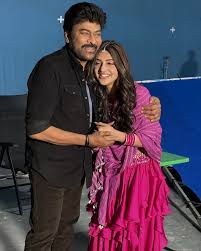 Megastar Chiranjeevi gifted a “Durga Devi Engraved Conch” to #Sreeleela for  #WomensDay #MegastarChiranjeevi #Gulte #Chiranjeevi #Sreeleela