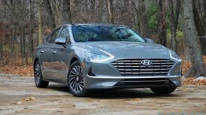 Manufacturer press release and gallery of 12 high resolution images. Hyundai Sonata Hybrid Review The Solar Roof Is Really Good For One Thing Slashgear