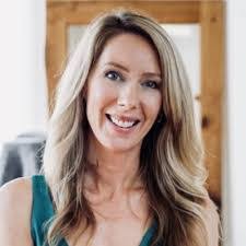 Julie Kalbfleisch's Instagram, Twitter & Facebook