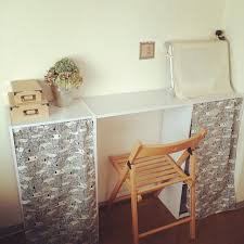 いいね 32件 コメント1件 aya さん polkadot and のinstagramアカウント カラーボックスで机を作った 細々したものも整理できてスッキリ 目隠しカーテンもミシンでガガーッとやって楽しかった カラーボックス 収納 暮らし ミシ インテリア 収納