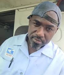 What are some nice mature places to visit in Atlanta with live bands and a  great atmosphere?