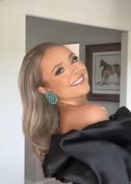 URGENT Can anyone please tell me where will I find this exact same  earring???