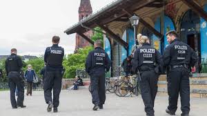 Seit wann gibt es die polizei in deutschland (jahr)? Berliner Polizei Gibt Am Gorlitzer Park Auf B Z Berlin
