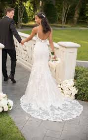 Slim fit, revers mit trottoir, länge 73 cm, fußweite 38 cm. Klassisches Fit And Flare Brautkleid Mit Perlen Spitze Stella York Wedding Dre Brautk Fit And Flare Brautkleid Brautmode Klassisches Brautkleid