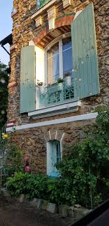 Volets De Maison Meuliere Love Maison Parisienne Volets De Maison Maison Parisienne Maison Meuliere
