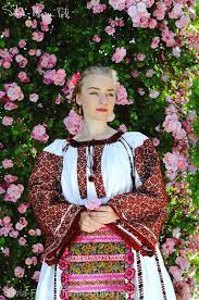 Evenimentul este prilejuit de ziua de naştere a marelui poet român mihai eminescu. Ziua Iei Reportaj O BistriÅ£eancÄƒ Duce FrumuseÅ£ea Costumului Popular Din Å£ara NÄƒsÄƒudului La Roma Agerpres ActualizeazÄƒ Lumea