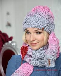 2020 Kis Modasi Atki Bere Modelleri Gri Ve Pembe Ornekli Ombre Kiyafet Kombinleri Bere Modelleri Bere Orgu