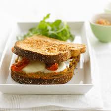 Sandwich Chaud Vegetarien Mozzarella Pesto Et Tomates Confites Recettes Recette Recettes De Cuisine Recette Recette Sandwich