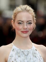 Emma stone traded in her signature red hair for a much lighter and brighter blonde hair color. What Is Emma Stone S Natural Hair Color Popsugar Beauty