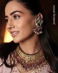 Masterpieces designed to captivate and mesmerize. 💎 • Hallmarked Jewellery  • Minimum Making Charges • Worldwide Delivery , taking online orders 🌎 In  Frame : @simtimm Jewellery : @jewelsbysimtim Makeup By : @