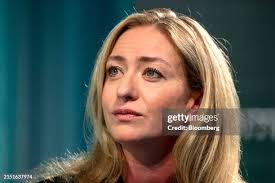 744 Whitney Wolf Photos & High Res Pictures