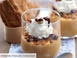 Verrines A La Confiture De Lait Crumble Et Copeaux De Chocolat Recettes Recette En 2020 Confiture De Lait Crumble Dessert Facile Et Rapide