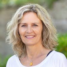 Sandra Oswald's Instagram, Twitter & Facebook