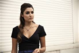 Show tv'nin beğenilen dizisi aşk laftan anlamaz'ın başrol oyuncularından hande erçel'in yaptığı facebook canlı yayını. Episode 1 14 2016