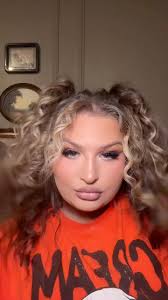 Makeup Tutorial by Hailee