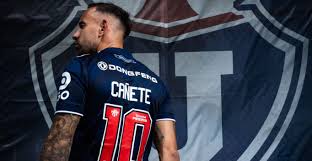 Club de deportes cobresal or simply cobresal, is a chilean football club based in el salvador, atacama, a chilean mining camp, and participates in campeonato nacional. Universidad De Chile Presenta De Manera Oficial A Marcelo Canete Noticias De Todo El Balompie Nacional