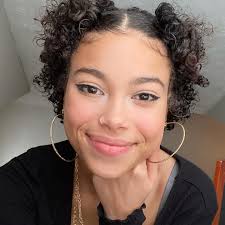 Tori Ray's Instagram, Twitter & Facebook