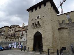 Webcam wunderbarer blick auf palazzo vecchio, den neptunsbrunnen und die reiterstatue von cosimo i San Marino A K Weltenbummler