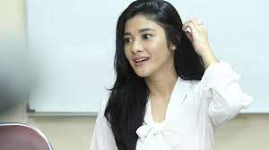 Model baju naysila mirdad difilm / 5 model baju ba. Naysila Mirdad Bakal Jadi Perempuan Ndeso Dan Nekat