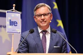 Die liebe zum tennis und die tennisverrücktheit, die mich schon seit meiner jugend begleitet. 7dcfagdmezngsm